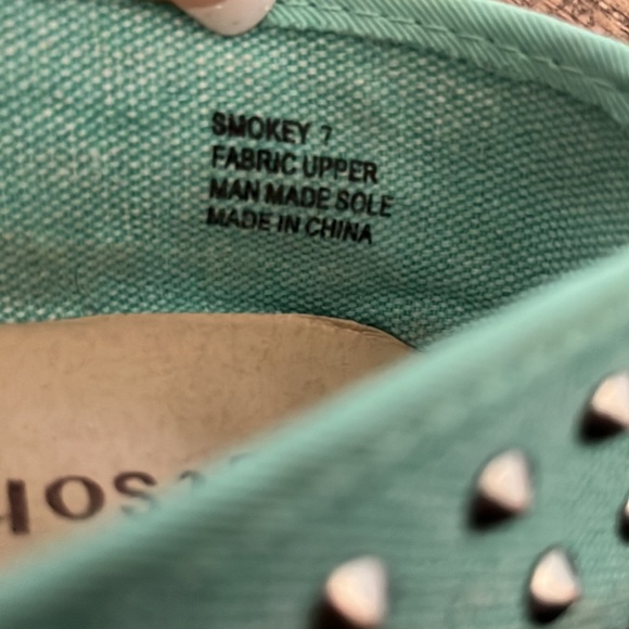 4/$25 Zigisoho Smokey Spiked Flats - 7 - Picture 5 of 6